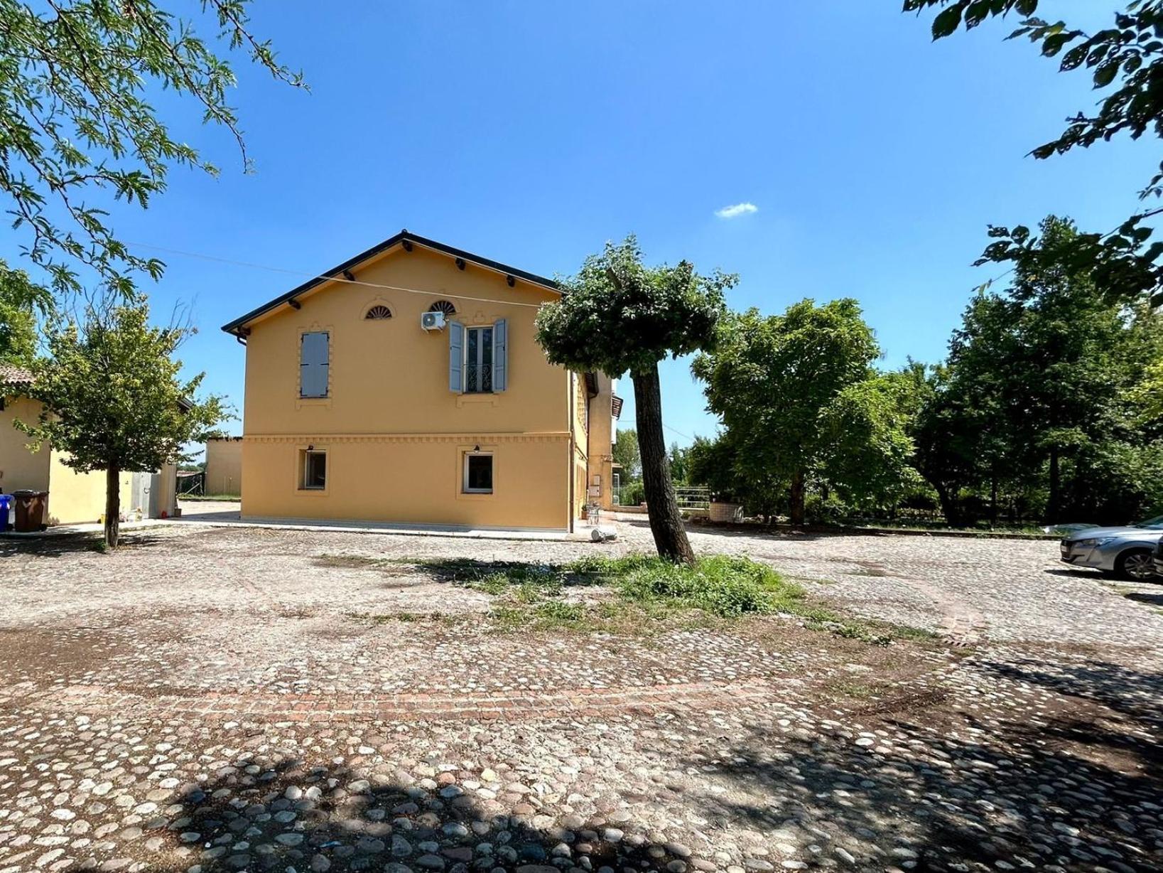 Al Civico 73 Bed and Breakfast Carpi Eksteriør billede